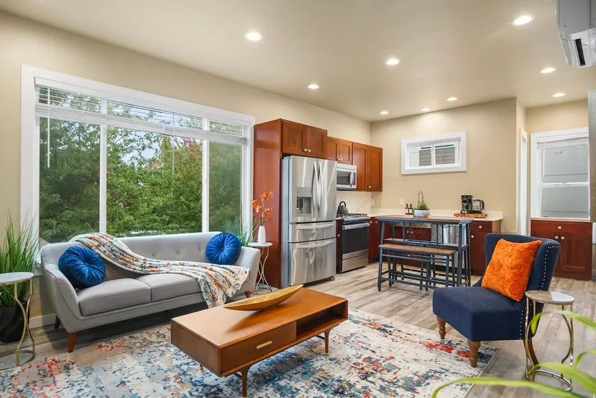 Central Urban Comfort Home - Image 1