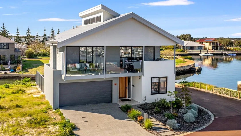 Two-Storey with Marina Views - Image 1