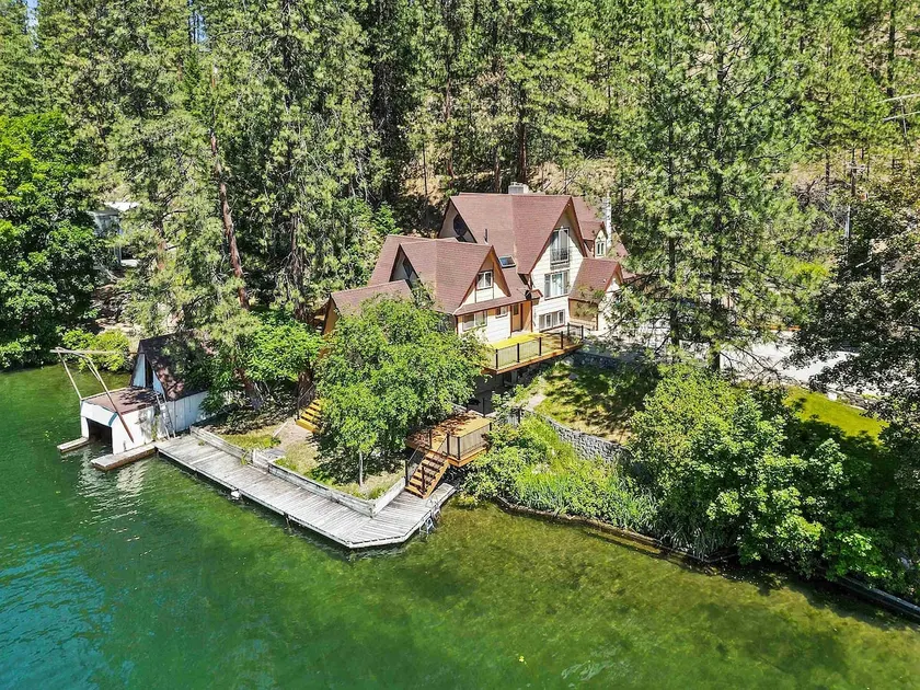 European-style lake hous - Image 1