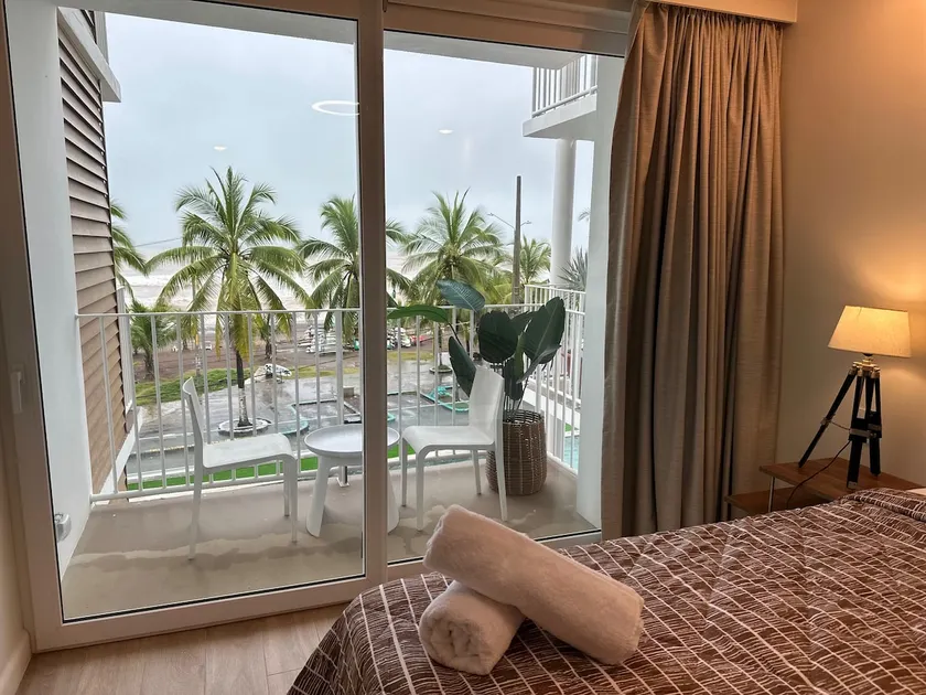 OCEAN FRONT 1 bed "Pacific Point" - Image 1