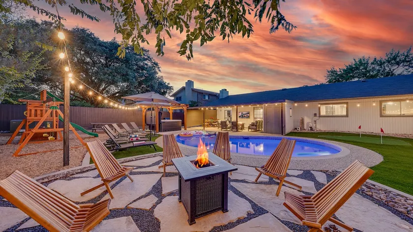 Paradise Pool | FirePit | HotTub | Mini Golf I BBQ - Image 1