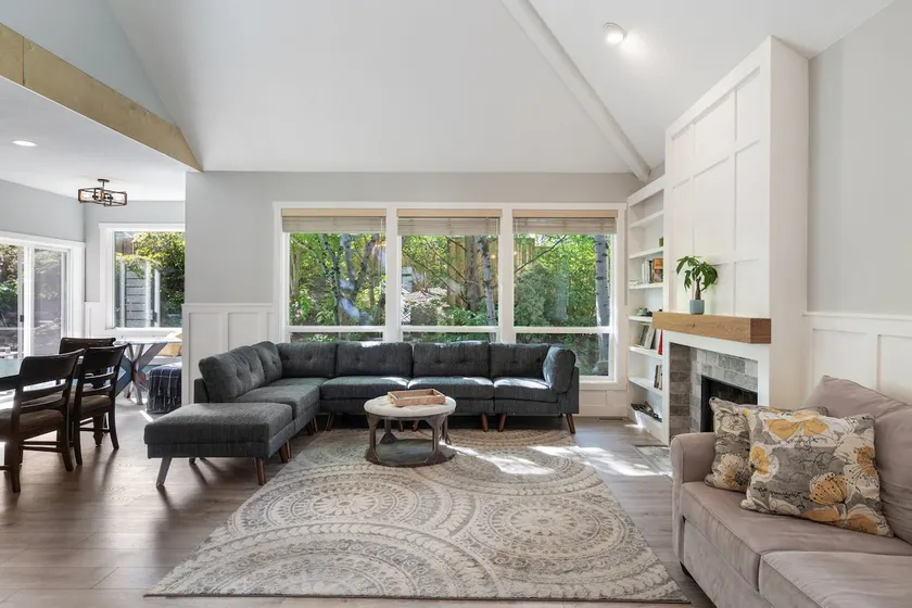 The Lavish Lion’s Den - 3 Bedroom Spacious House - Image 1