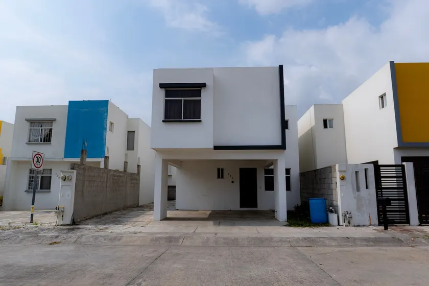Family home and businesses near Miramar beach - Image 1