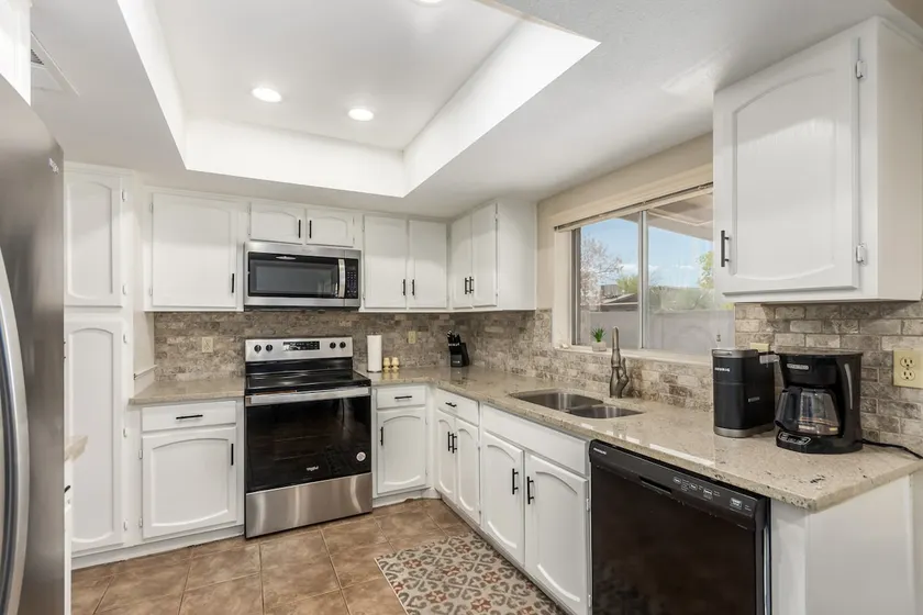Remodeled & Fresh-3 bedroom home! - Image 1