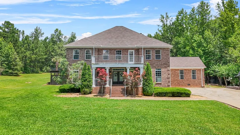 Poolside Estate with Private Putting Green - Image 1