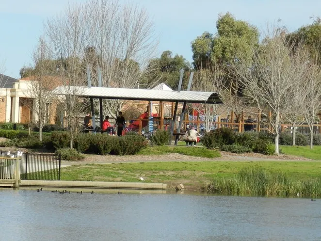 Family-friendly Zen House with Lakeside View - Image 1
