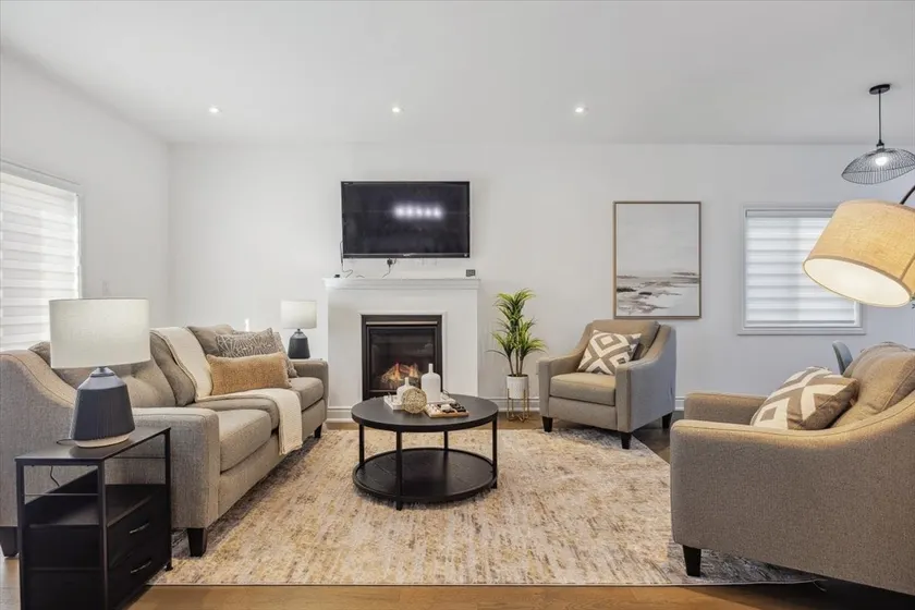 Luxurious and Beautiful, Barrie - Image 1