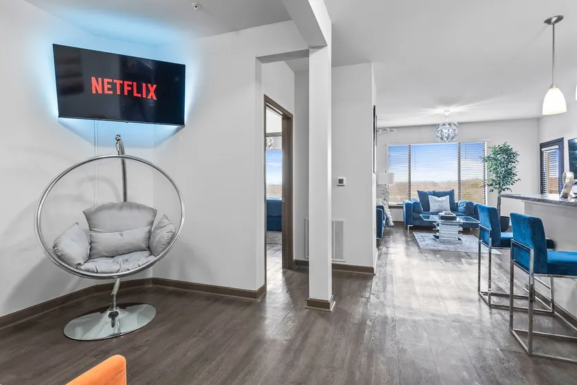 West Midtown Views *King Bed* *Indoor Fireplaces* - Image 1