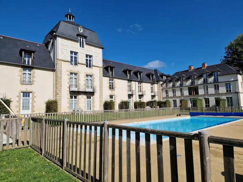 T3 single-story + pool in Baden (56) – ideal for families - Image 1