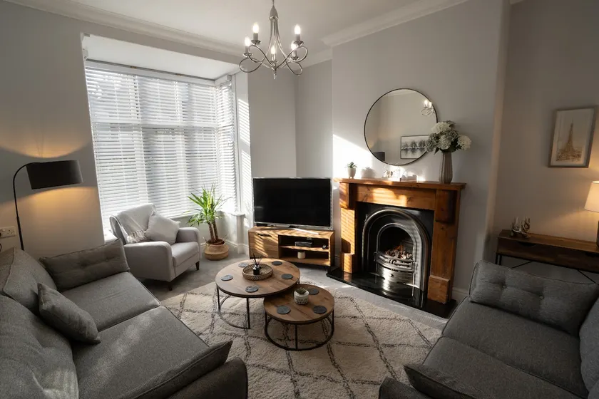 4 Bed End Terrace - sleeps 7 - Image 1