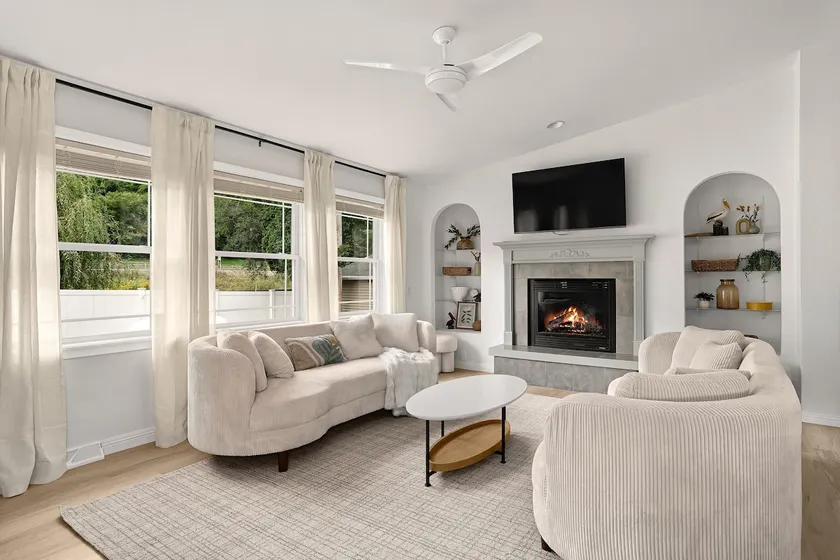 Waterfront | HOT TUB | Sleeps 15 - Image 1
