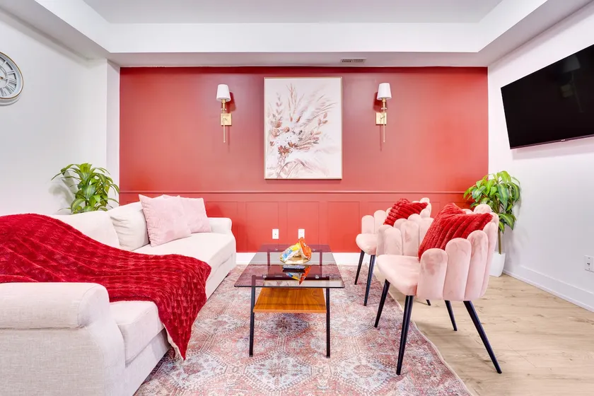 Stylish Retreat | 6 Mins to Falls & Relaxation - Image 1
