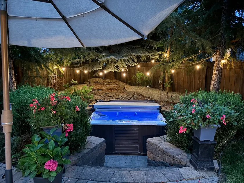 Relax & unwind in sun rm yoga rm & private HOT TUB - Image 1