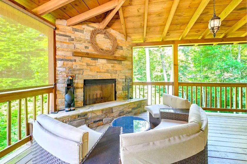 1,200ft² of porches | 2fp | Direct trail access - Image 1