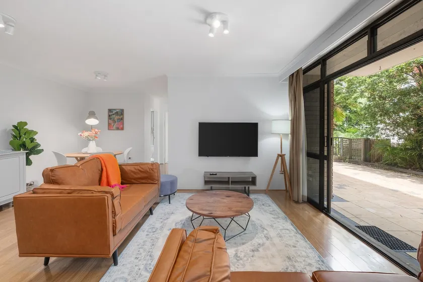 Garden Apartment with Large Outdoor Areas. - Image 1