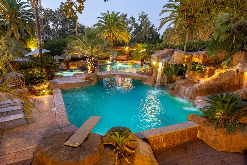 Private Vineyard Resort: slide, waterfalls, cabana - Image 1