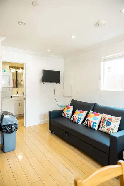Lovely 3BR Lane House w/AC + Free Parking - Image 1