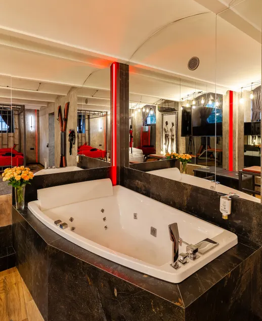 Royal Hot Jucuzzi Apartment - Image 1