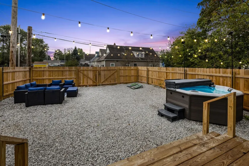 Hot Tub Retreat | Sleeps 11 | Minutes 2 Lucas Oil - Image 1