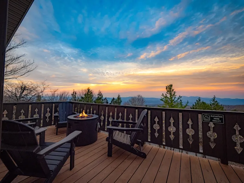 Boho Chalet w/ Mountain Views - Image 1