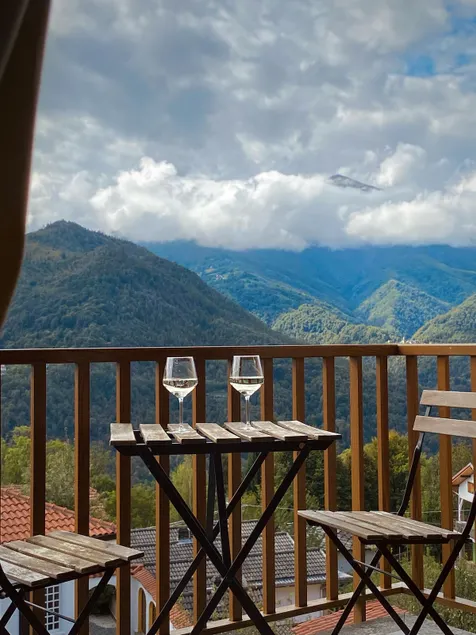 Belvedere Retreat: Panorama, Private Jacuzzi & Spa - Image 1