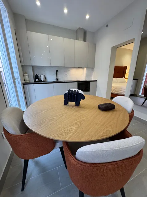 Navas 201 Elegant Suite - Image 1