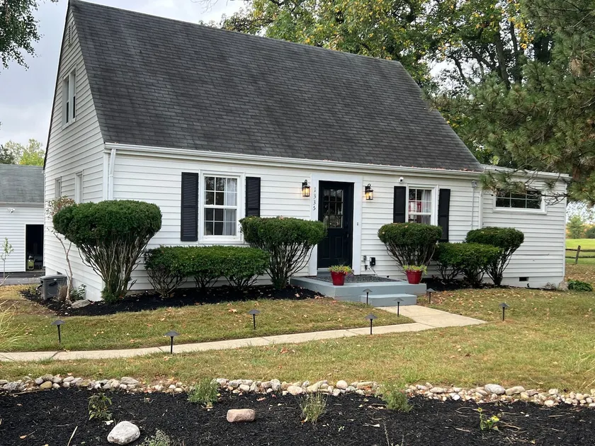 Cozy Cottage with Gazebo Just off I71 - Image 1