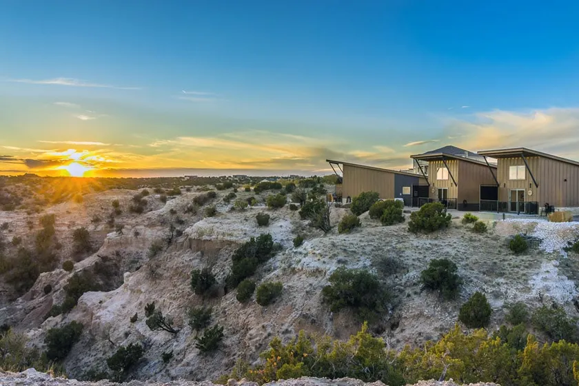 Rustic Highland | Stunning Cabin on Canyon Rim - Image 1