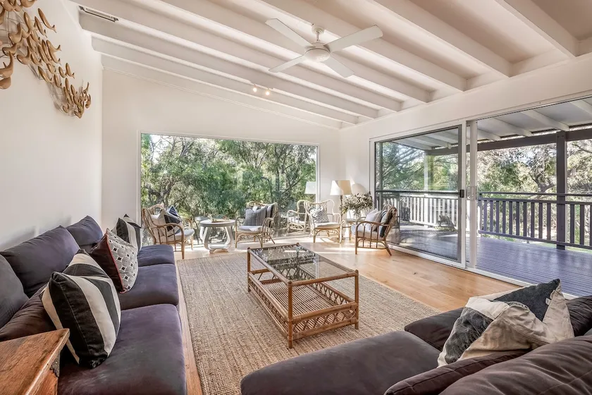 Anelga - Beachfront on Eagle Bay - Image 1