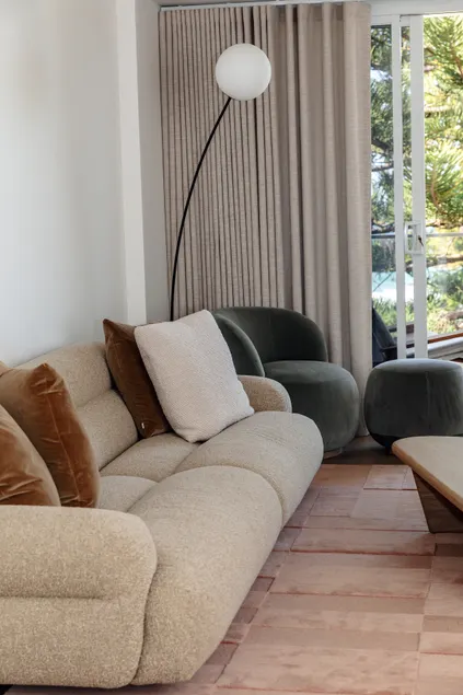 Luxury Manly Beachfront Apartment - Image 1