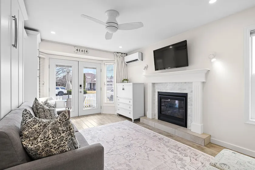 Sunshine Suite, walk to beach - Image 1