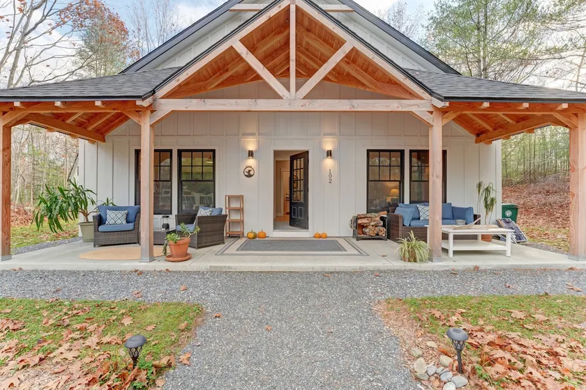 Secluded Coastal Home & Cottage 3 Minutes to Beach - Image 1