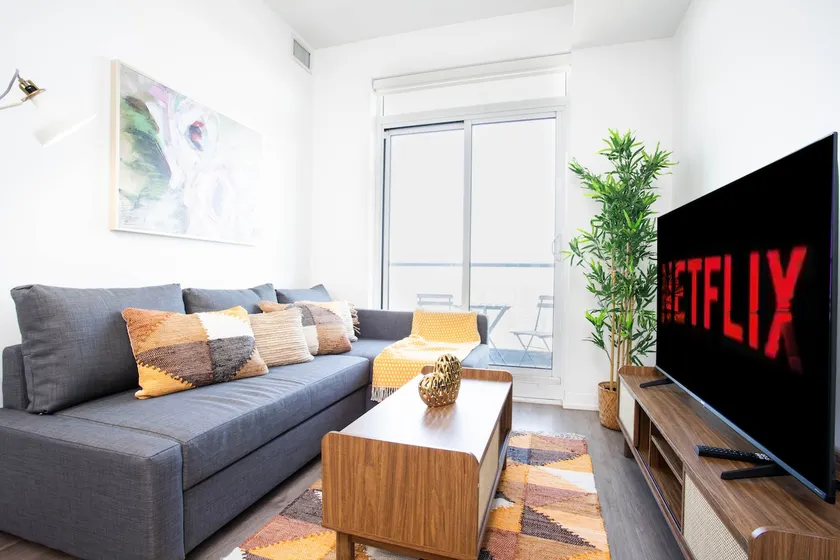 High Rise 2BR near Dundas Eaton Centre Dt Toronto - Image 1
