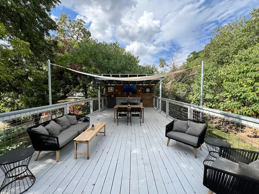 Authentic Austin Pad with Roof top Deck Bar - Image 1