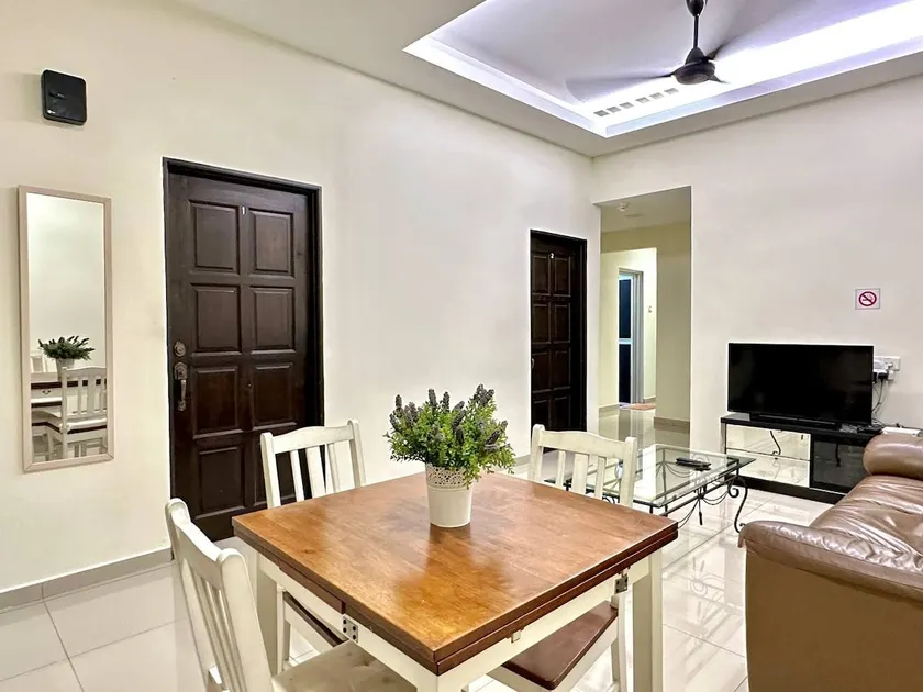 Family-Friendly 5BR 11pax, Free Parking. QuiteArea - Image 1