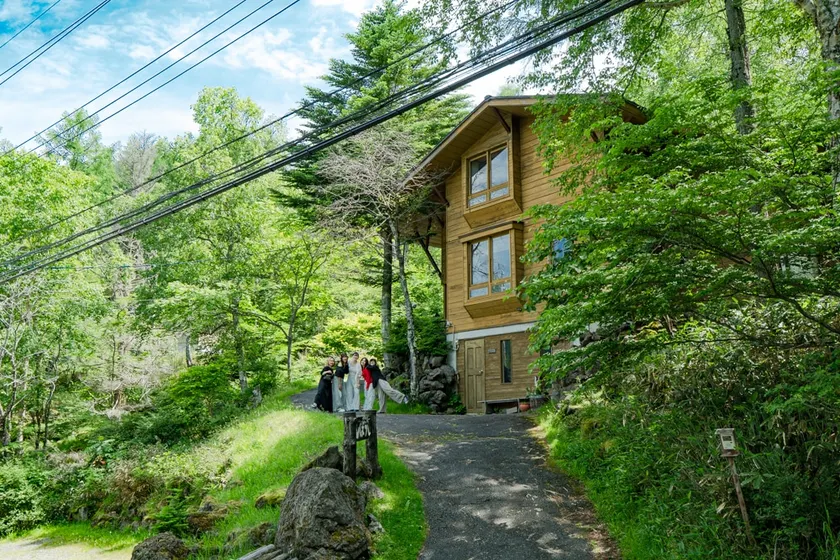 Large villa for rent/Yamaboushi/roofed BBQ area/sauna/11 bedrooms/large bathtub/fireplace/5-minute walk to the ski resort - Image 1