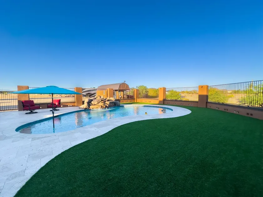 Desert Retreat: 5BR, Pool, Hot Tub, Desert Access! - Image 1