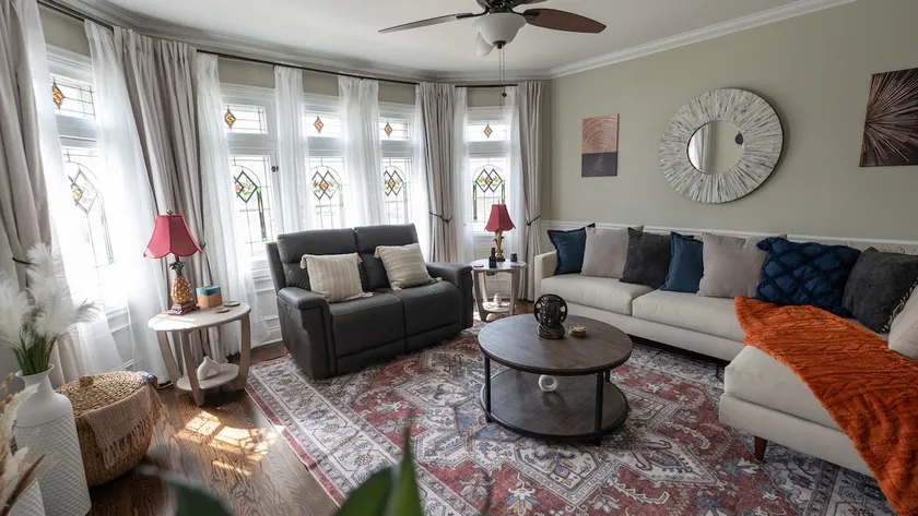 Chic Bungalow Near Chicago - Stained Glass Gem - Image 1