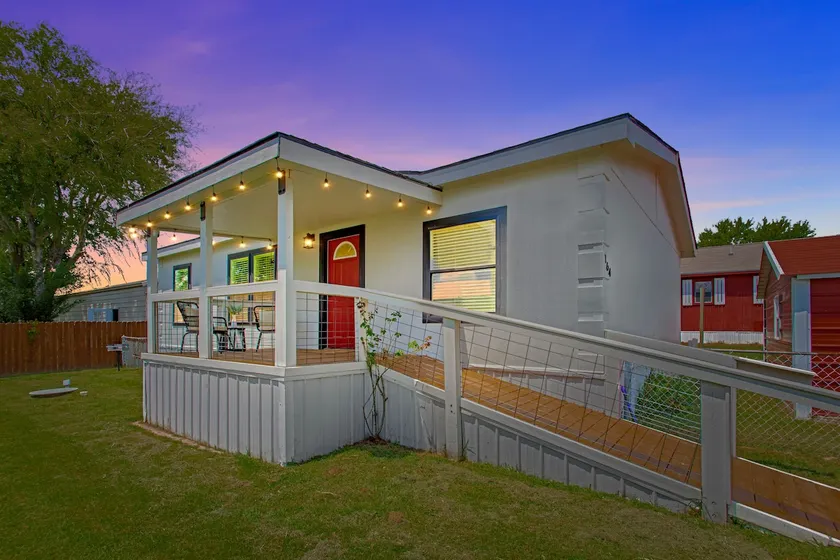 Visit Lake Fork! Cozy, Clean and Dog Friendly - Image 1
