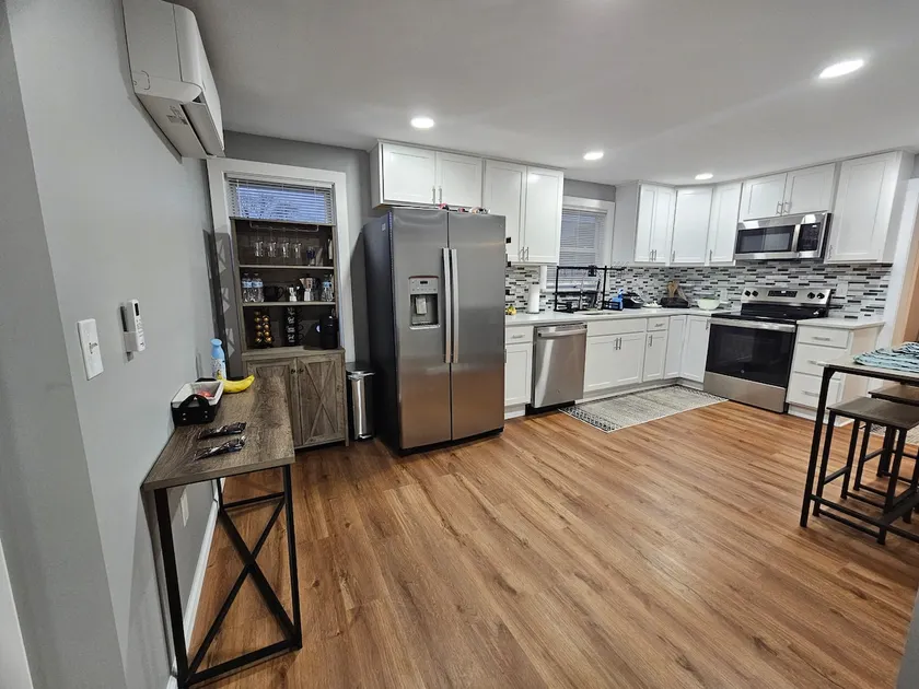 Private Entire Apartment — 8 Min to Baystate - Image 1