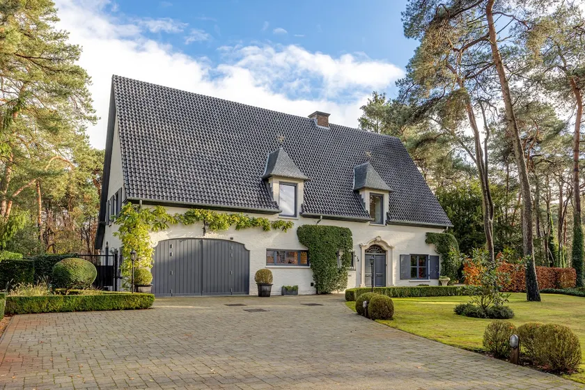 Villa in beautiful green lane close to center - Image 1