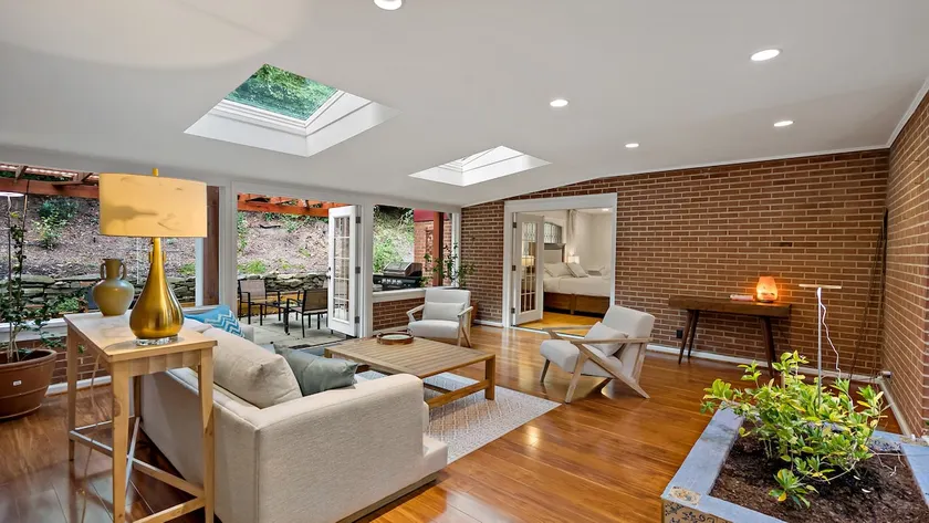 Stay,Work,Thrive:premier House - Image 1