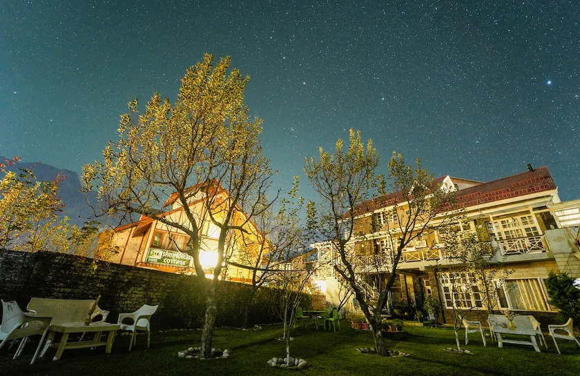 Swiss Cottage - 4 BHK with Garden | Parking | Wifi - Image 1