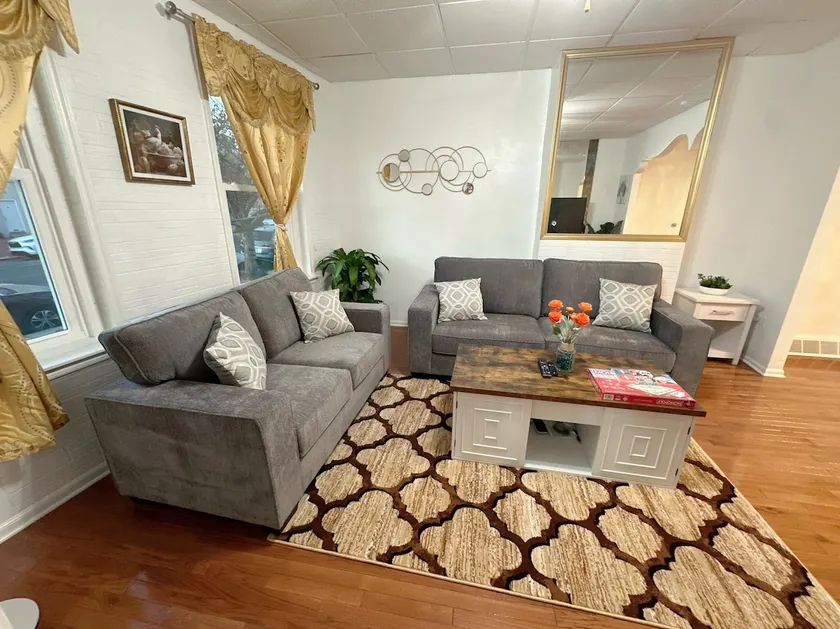 Modern Home in South Philly 6 mins From Stadiums - Image 1