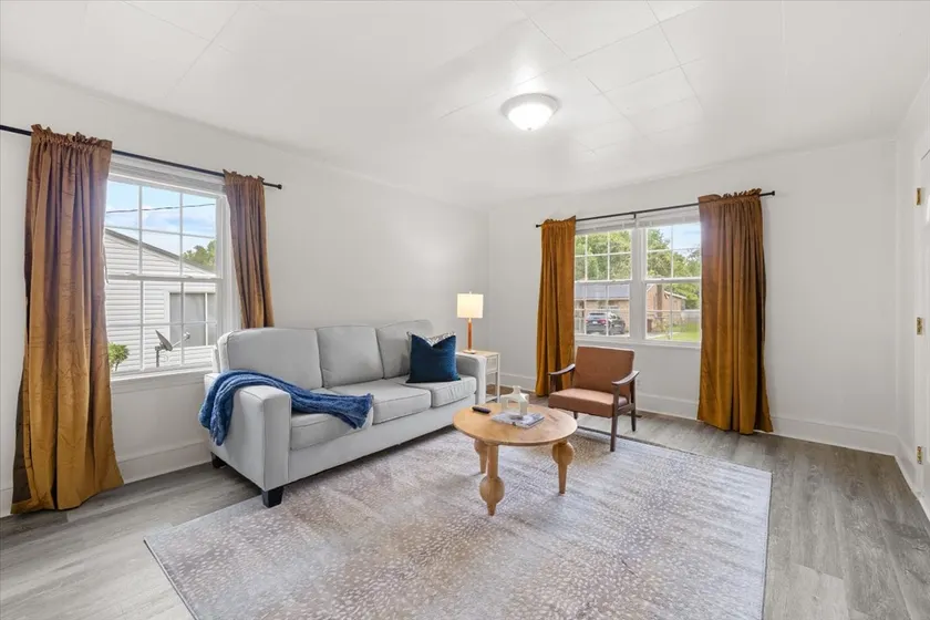 Roxboro Charm | Hosts up to 6 Guests - Image 1