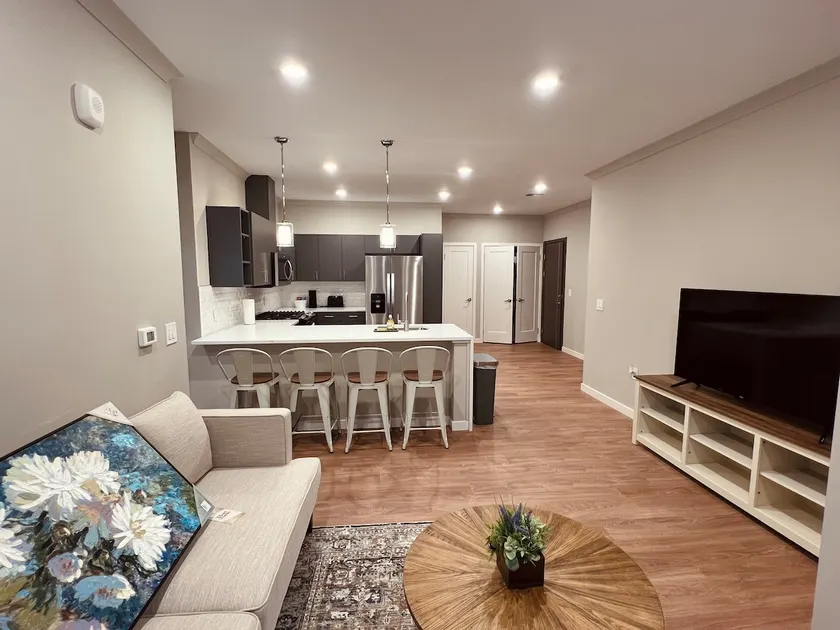 322 Luxury 2BR | Gym | EV Charger | Secure Parking - Image 1