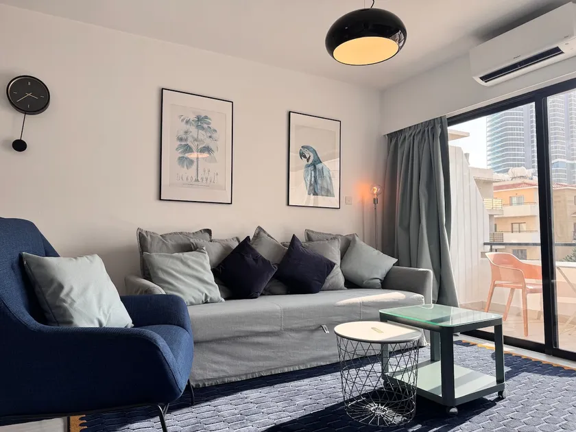 Stylish TWO-BR Near the Beach - Image 1