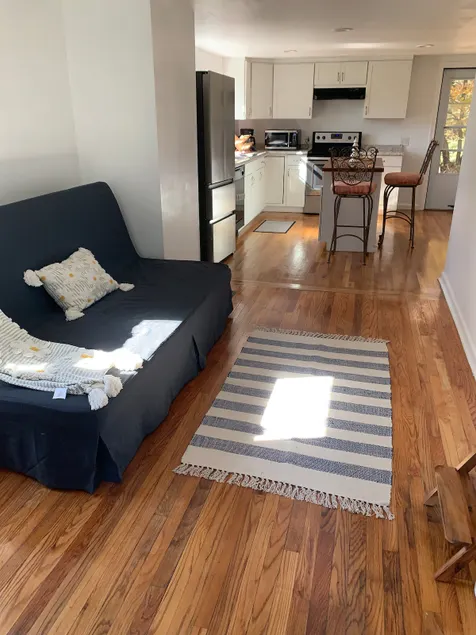 Quiet 2bd Townhome apt, 3 beds, backyard - Image 1