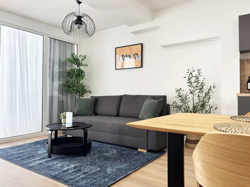 Deluxe 3 bedroom apartment | home2share - Image 1