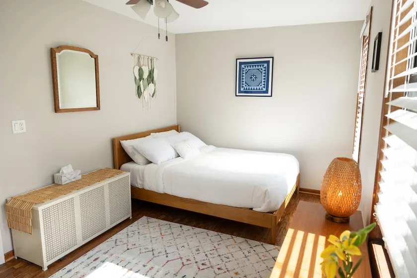 Ideal Lakeview location! Walk to Wrigley, DePaul - Image 1